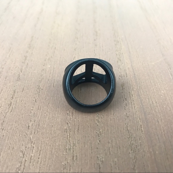 🚫SOLD🚫 Black Peace Sign Metal Ring Size 6 or - Picture 12 of 14